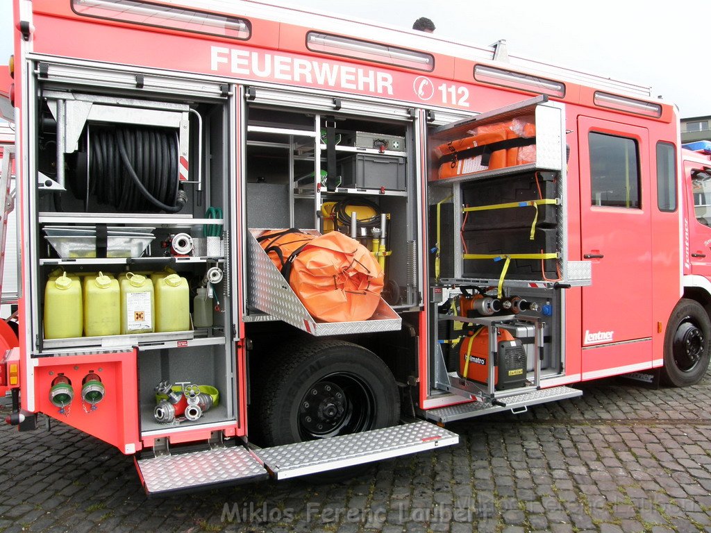 Neue LF`s fuer Koeln Uebergabe in Koeln Deutz an den Wachen  P022.JPG